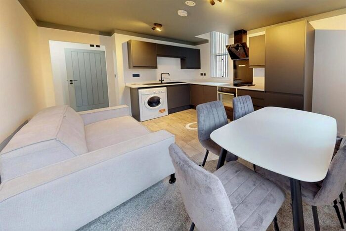 5 Bedroom Apartment To Rent In - Low Pavement, Nottingham, NG1