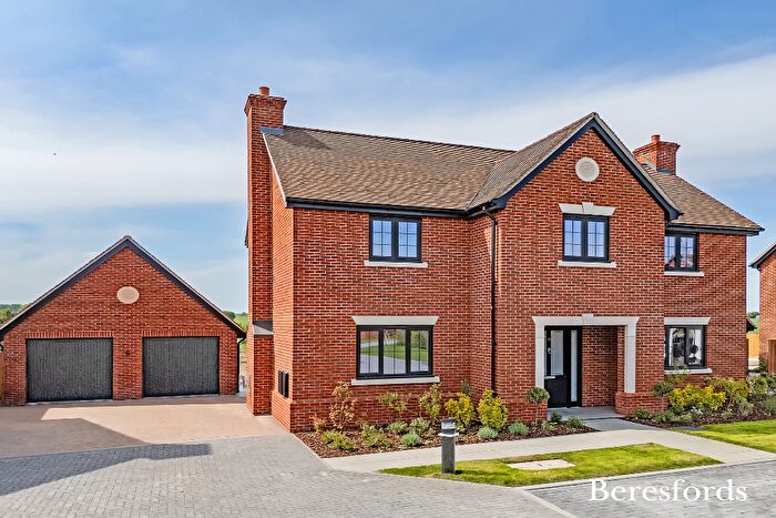 4 Bedroom Detached House For Sale In Stapleford Road, Stapleford Abbotts, RM4