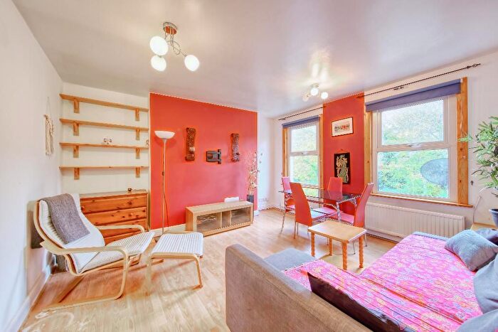 2 Bedroom Flat To Rent In Knollys Road, Streatham, SW16