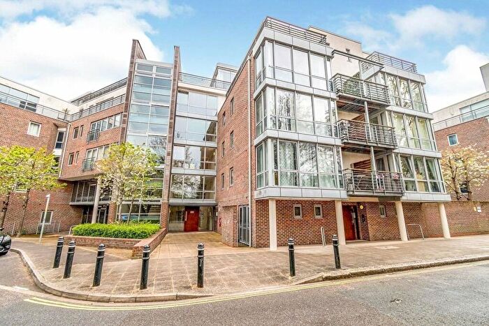 1 Bedroom Flat To Rent In Bonfire Corner, Portsmouth, Hampshire, PO1