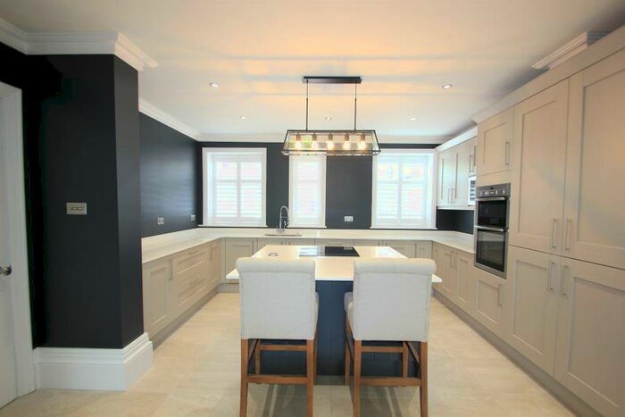 2 Bedroom Apartment To Rent In Woking, GU22