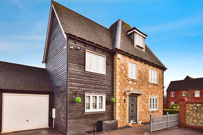 3 Bedroom Detached House For Sale In Brampton Field, Ditton, Aylesford, Kent, ME20