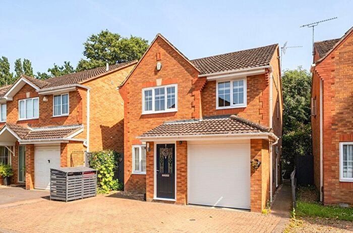 3 Bedroom Detached House For Sale In Edenham Crescent, Reading, Berkshire, RG1