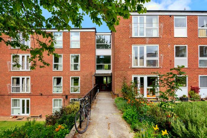 2 Bedroom Apartment To Rent In Granville Court, Headington, OX3