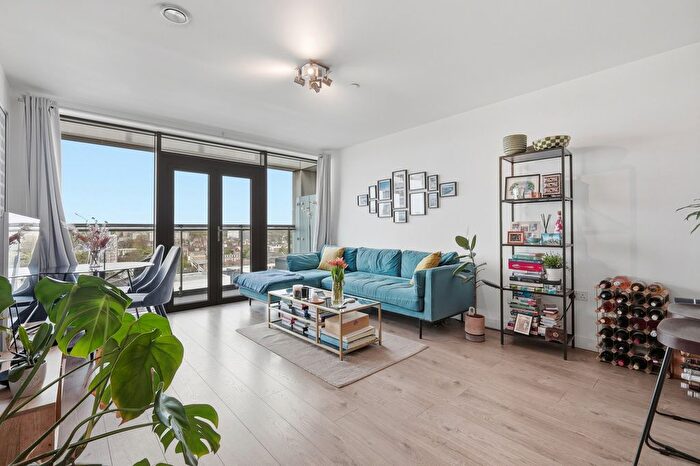 2 Bedroom Flat For Sale In Fuse Building, Beechwood Road, London, E8