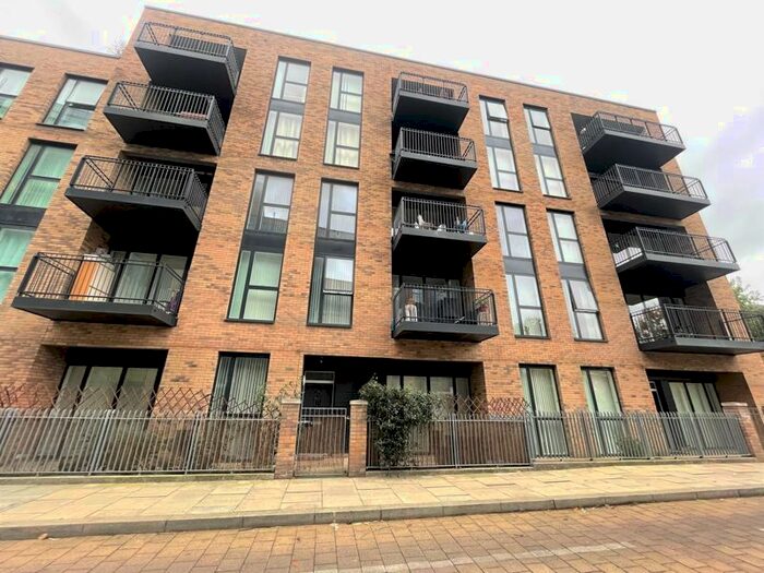2 Bedroom Flat To Rent In Boat Lane, Hackney, E2