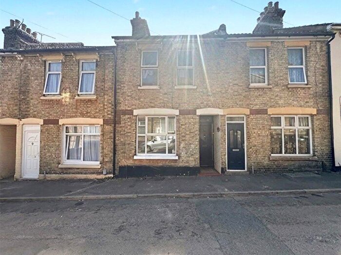3 Bedroom House For Sale In Ingle Road, Chatham, Kent, ME4