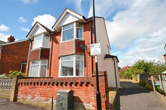 4 Bedroom Semi Detached House For Sale In Kitchener Road, Southampton, Hampshire, SO17