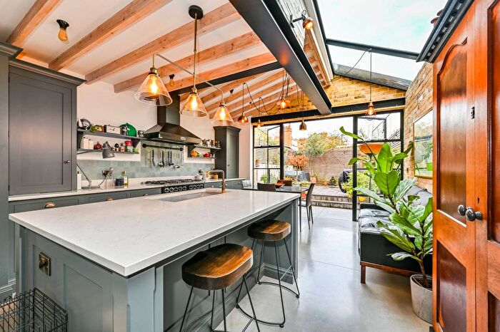 3 Bedroom Property To Rent In Highbury Hill, Highbury, London, N5