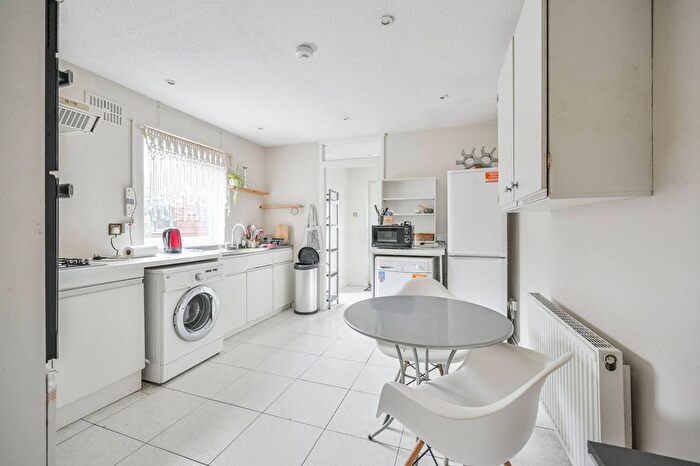 2 Bedroom Maisonette To Rent In Garnet St, Wapping, London, E1W