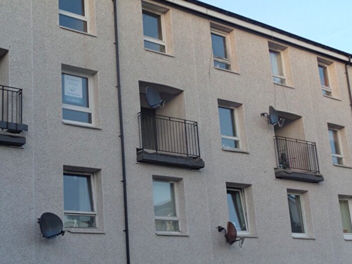 3 Bedroom Flat To Rent In Kintyre Avenue, Linwood, Renfrewshire, PA3