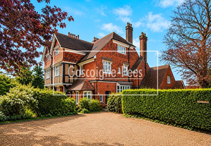 2 Bedroom Flat To Rent In The Cottage, Guildford, GU1