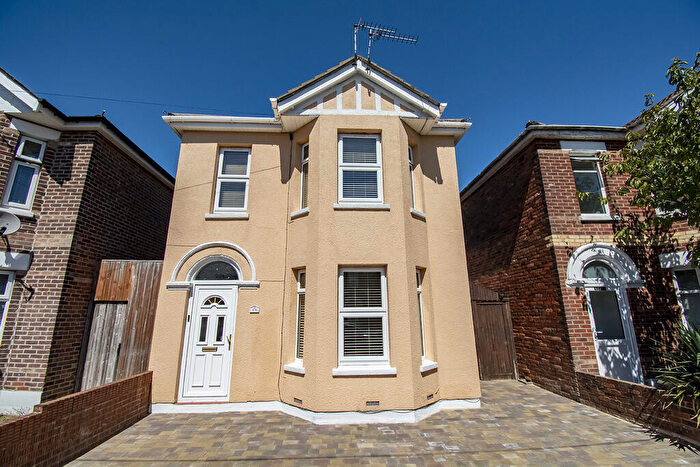 6 Bedroom Detached House To Rent In Capstone Road, Charminster, BH8