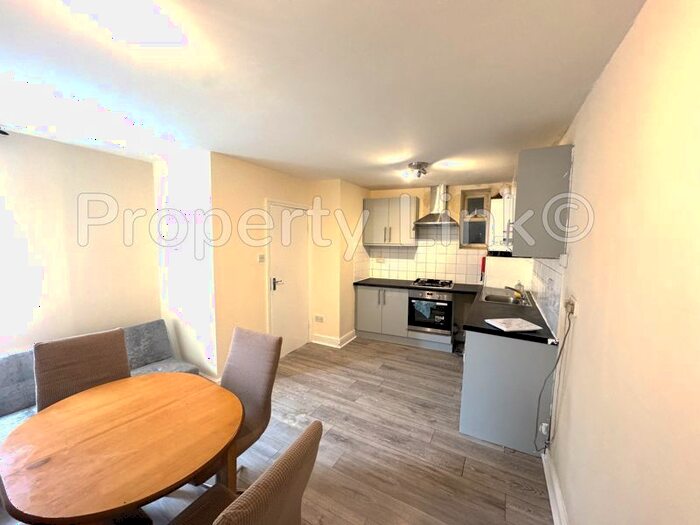 2 Bedroom Flat To Rent In Stanley Road, Ilford, IG1