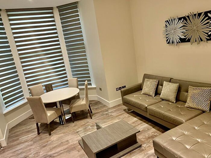 3 Bedroom Flat To Rent In Devanha Gardens, Flat A (Apartment ), AB11