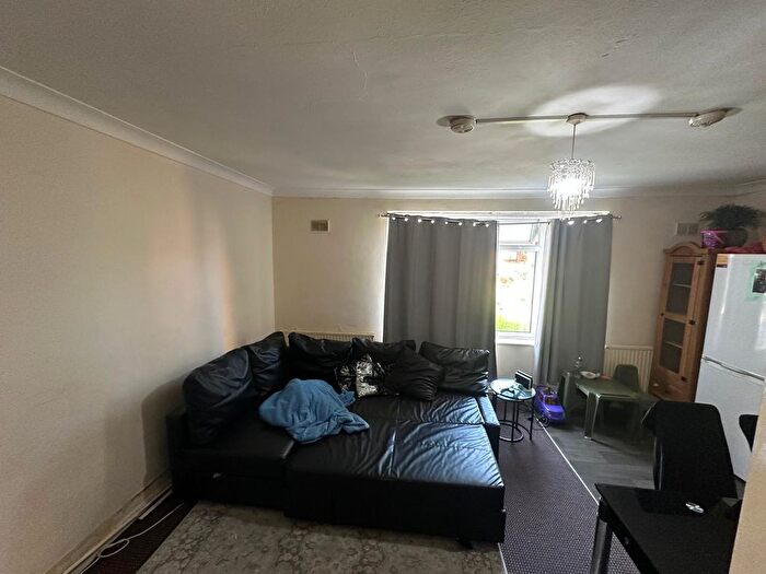 2 Bedroom Flat To Rent In Brownlow Road, London, N11