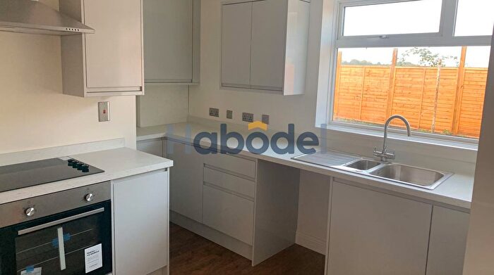 4 Bedroom Semi-Detached House To Rent In Beckington Close, Longhill, Hull, HU8