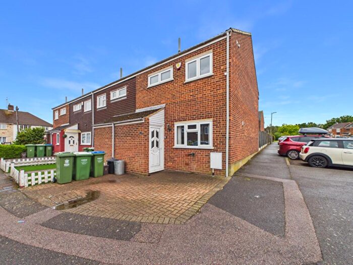 3 Bedroom End Of Terrace House For Sale In Blake Close, Welling, Kent, DA16