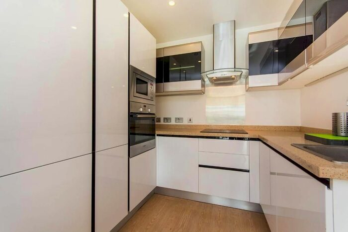 2 Bedroom Flat To Rent In Newgate, Croydon, London, CR0