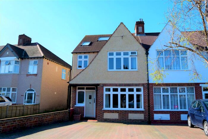 4 Bedroom End Of Terrace House To Rent In Dunbar Avenue, Beckenham, BR3