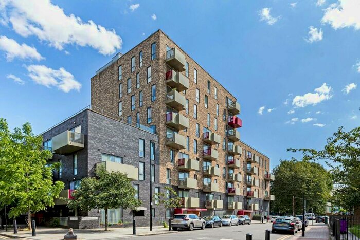 3 Bedroom Flat To Rent In White Horse Lane, White Horse Lane, E1