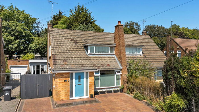 3 Bedroom Semi-Detached House For Sale In Wilbury Drive, Dunstable, LU5