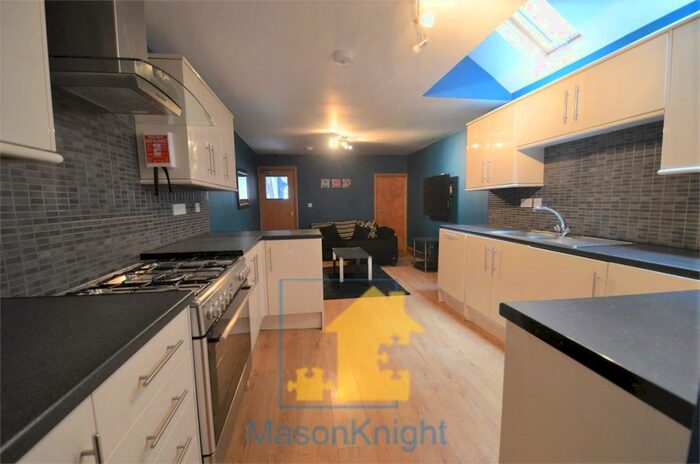 7 Bedroom End Of Terrace House To Rent In / Academic Year Lovely Double Bedroom, Bathroom Student House, Selly Oak, Free Ultrafast M Broadband, B29