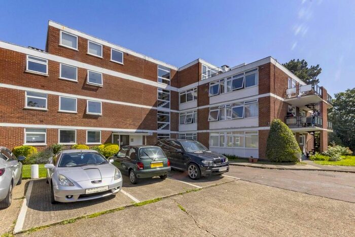 Studio To Rent In Beaver Close, Hampton, TW12