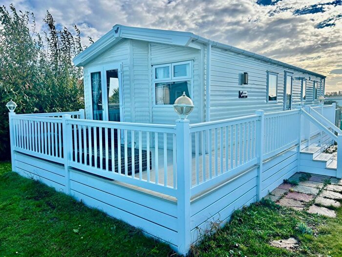 2 Bedroom Park Home For Sale In Butt Lane, Burgh Castle, NR31