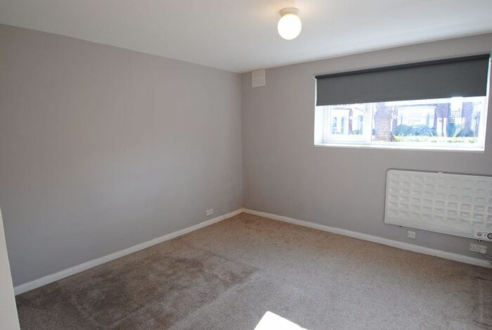 Studio To Rent In Herne Hill Road, London SE24