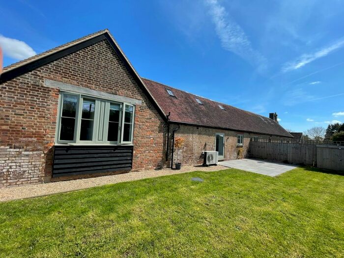 2 Bedroom Detached House To Rent In Swallows, Hill Farm Barns, Whipsnade, Beds, LU6
