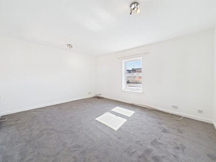 1 Bedroom Flat To Rent In Hanna Court, St. Georges Place, Cheltenham, GL50