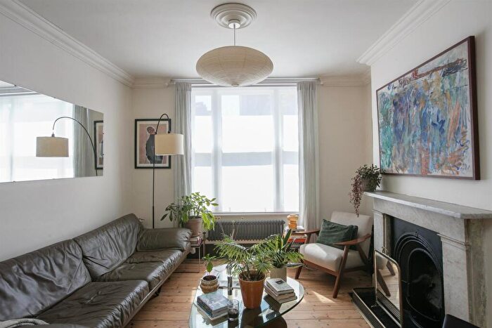 2 Bedroom Flat For Sale In Pomfret Road, Camberwell, SE5