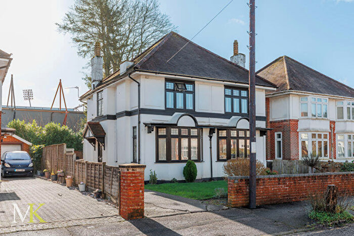 2 Bedroom Flat For Sale In Thistlebarrow Road, Bournemouth, BH7