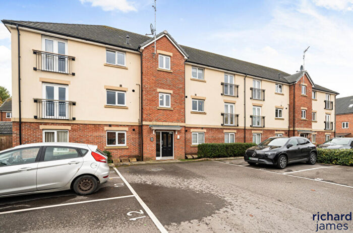 2 Bedroom Flat For Sale In Collingwood Crescent, Upper Stratton, Swindon, SN2