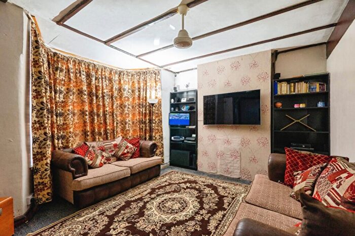 4 Bedroom End Of Terrace House For Sale In Burges Road, London, E6