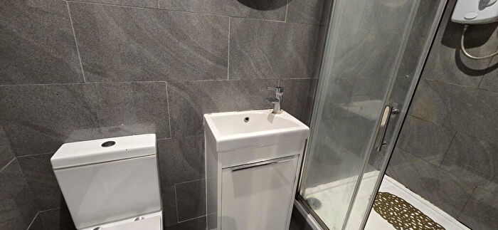 Studio To Rent In Kingsland Road, London, E2