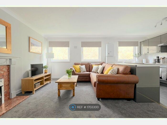 2 Bedroom Flat To Rent In Marshalls Court, Edinburgh, EH1