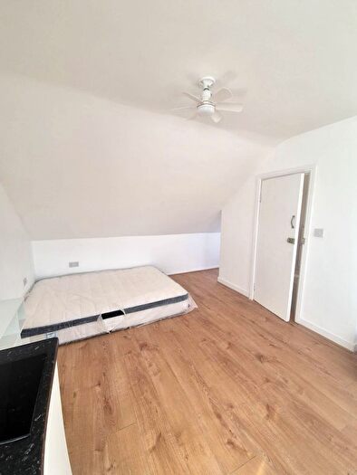 Studio To Rent In Rugby Close, Harrow, HA1