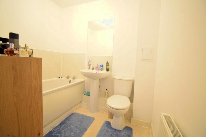 2 Bedroom Flat For Sale In Morris Walk, Dartford, DA1