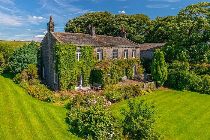 5 Bedroom Detached House For Sale In Skipton Road, Silsden, North Yorkshire, BD20