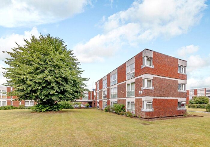 2 Bedroom Flat For Sale In Brantwood Gardens, West Byfleet, KT14