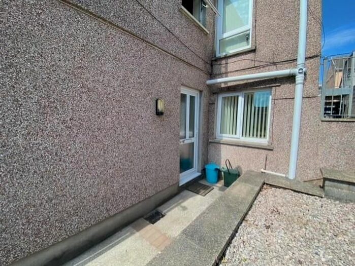 2 Bedroom Flat To Rent In Bryn Road, Llanelli, SA15