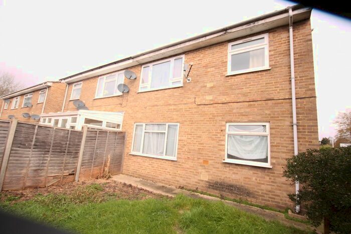 2 Bedroom Flat To Rent In Melina Close, Hayes UB3