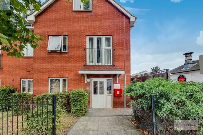 2 Bedroom Flat To Rent In Annabelle Court, New Road, Rainham, RM13