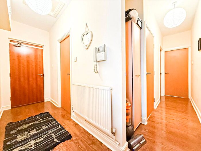 2 Bedroom Apartment To Rent In Sir Thomas Street, Liverpool, Merseyside, L1
