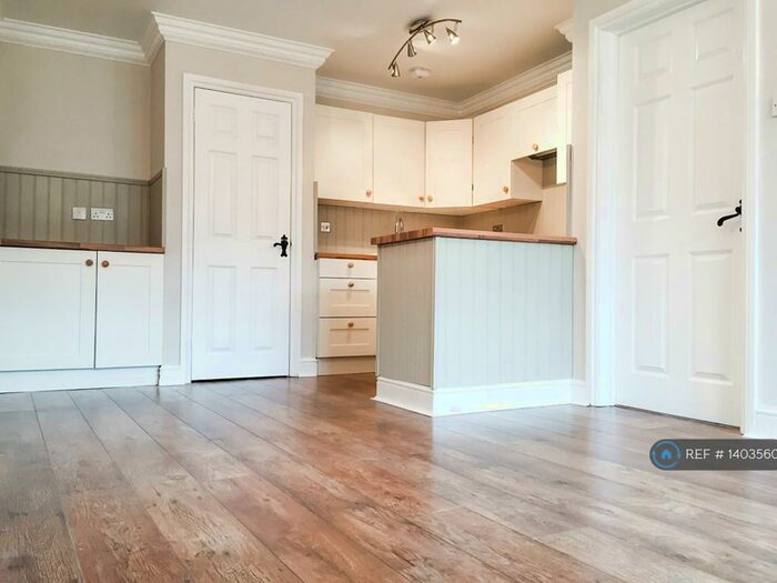 1 Bedroom Flat To Rent In Calcott Park, Yateley, GU46