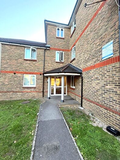 2 Bedroom Flat To Rent In Stirling Grove, Hounslow, TW3