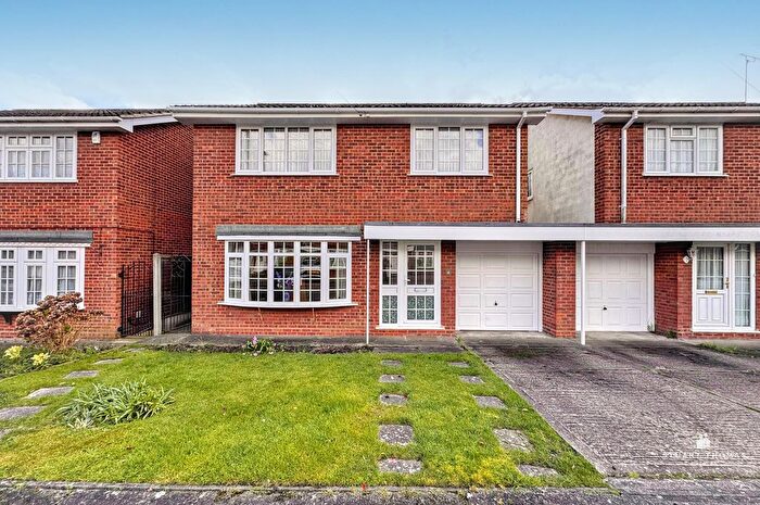 4 Bedroom Link Detached House For Sale In Konnybrook, Thundersley, Benfleet, SS7