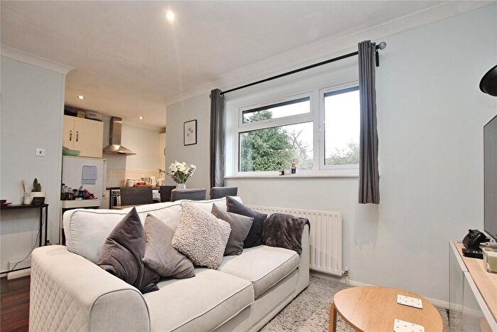1 Bedroom Flat For Sale In Inkerman Road, Knaphill, Woking, Surrey, GU21